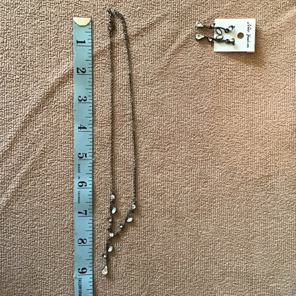 NWOT “New Fashion” Necklace and earring set black color chain and white beading - Picture 8 of 10